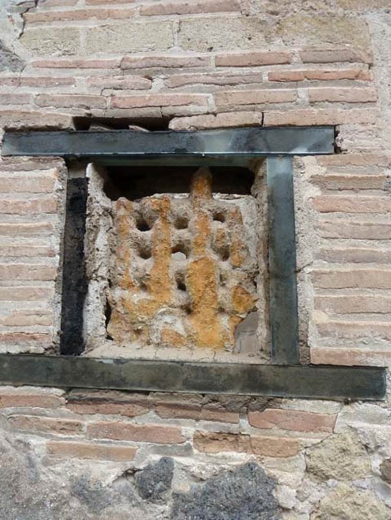 Ins. III.16, Herculaneum, September 2015. Terracotta window.